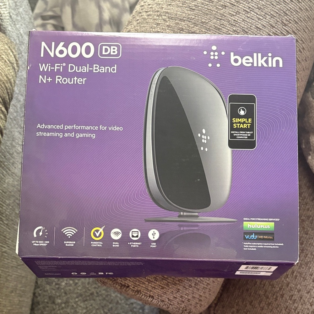 Belkin N600 DB Dual-Band Router - Purple and Black